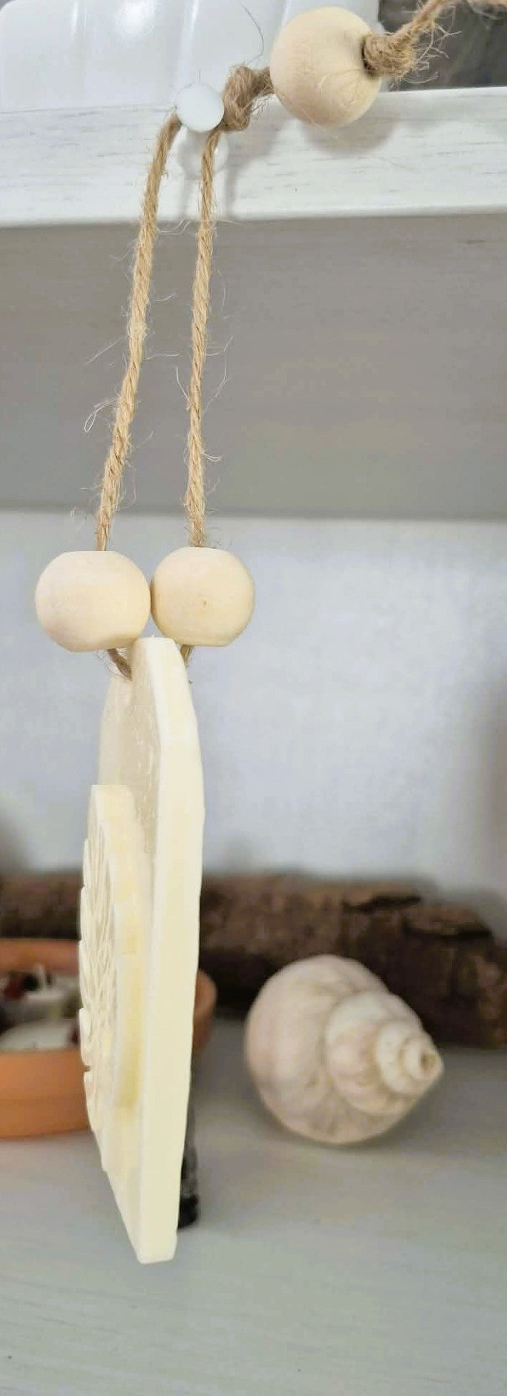 SUSPENSION artisanale en cire d’abeille et huile de coco — FEUILLE NATURELLE